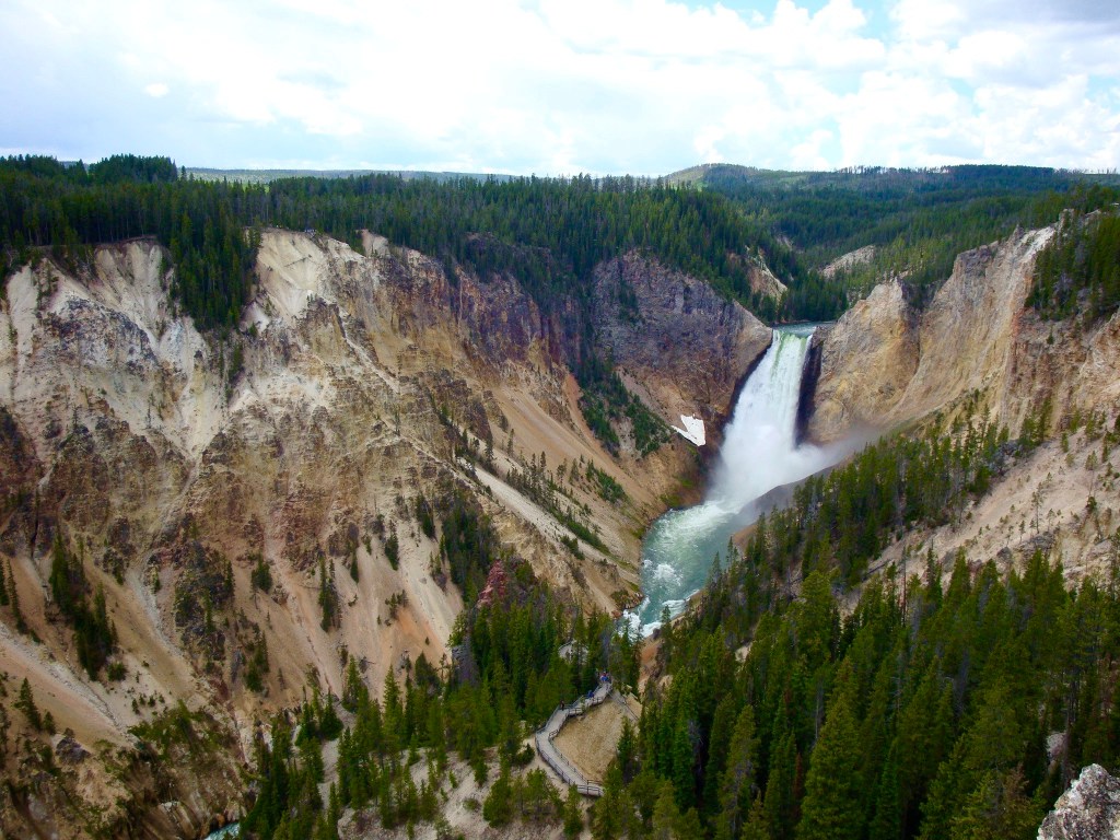 THE ULTIMATE 3 DAYS TRAVEL ITINERARY FOR YELLOWSTONE NATIONAL PARK